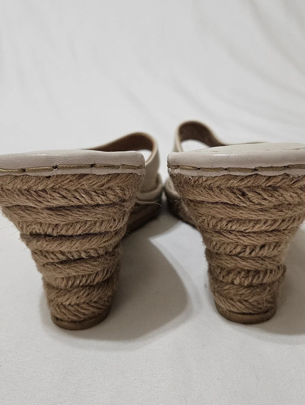 Born Drilles Women's Espadrilles Wedge Sandals Cream Size 9 US Comfort Shoe